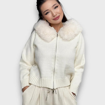 Alisanne – Zip-up knitted jacket with faux fur collar