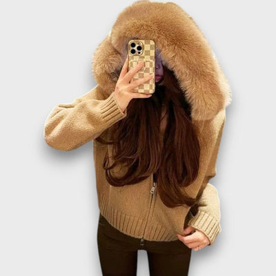 Alisanne – Zip-up knitted jacket with faux fur collar