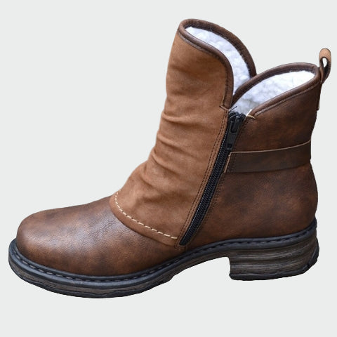 Leather country boots for daily comfort