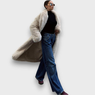 Liviane – Maxi faux fur coat with couture flair