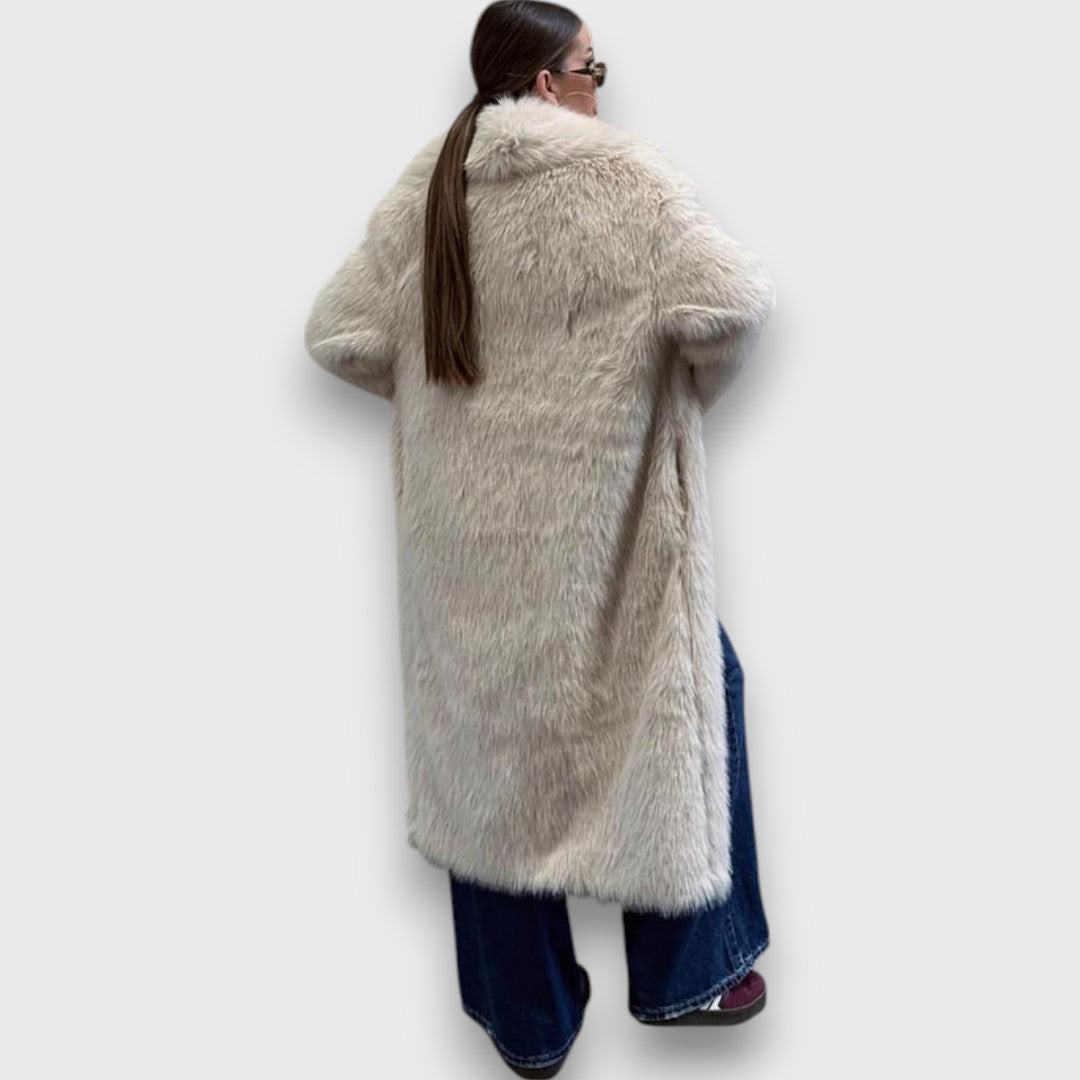 Liviane – Maxi faux fur coat with couture flair