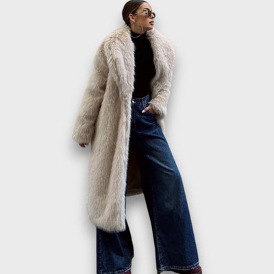 Liviane – Maxi faux fur coat with couture flair